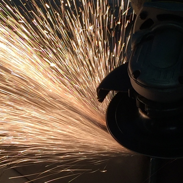 atelier_angle_grind
